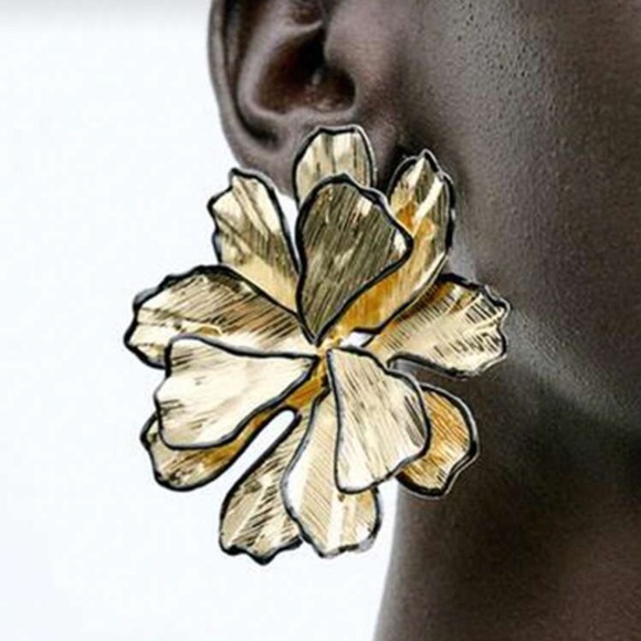 Zara Jewelry - Zara Gold Flower Petal Earrings
